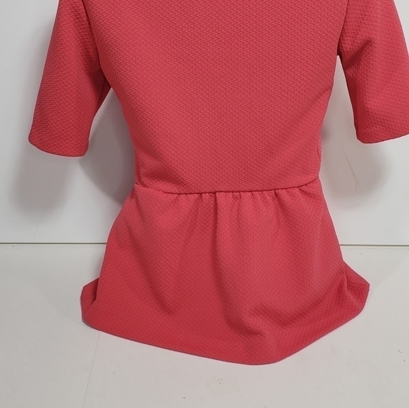 Daisy Fuentes Peplum Short Sleeve Coral Top - Picture 6 of 7